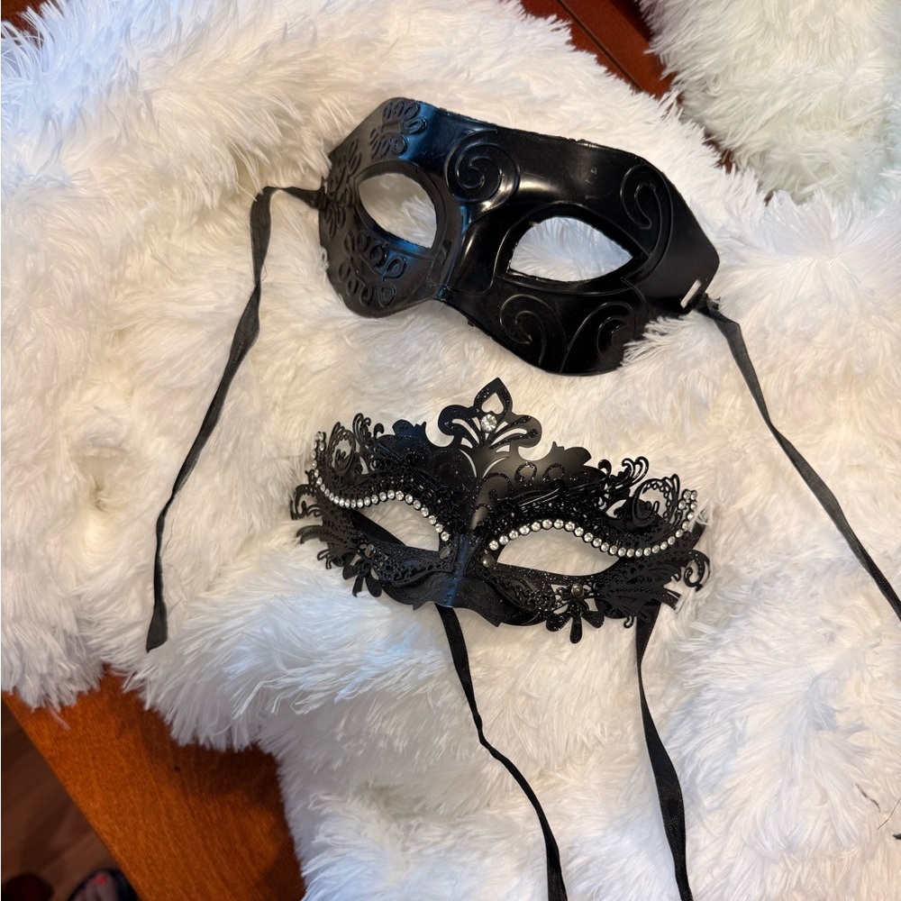 Men’s & Women’s Black Venetian Masquerade Masks Set